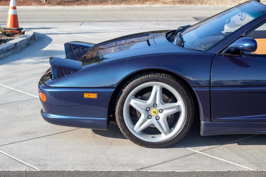 Детали экстерьера Ferrari F355 Spider 1995 года  (фото 35 из 149)
